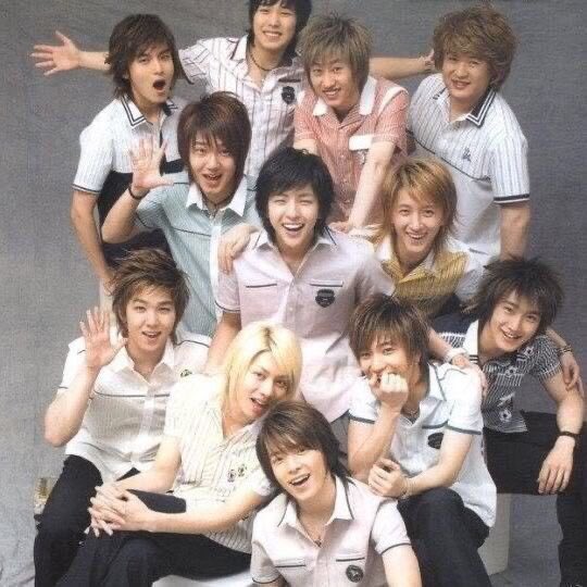 hee_uyu's tweet photo. はぁ。良い感じの歳の重ね方してんじゃねーよ。
泣けんだろーが。デビューして18年目迎えて…全員兵役も経験して、メンバーの数が変わっても、大きな壁にぶち当たってもここまでやってこれたんだからこれからも一生一緒にいて苦楽を共にして、ずっと笑い合っててくれよな…(号泣)(情緒)(命の母) https://t.co/0SigL4fAIx