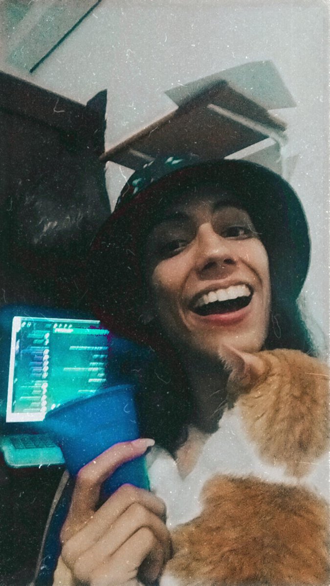 dimeshana's tweet image. A celebrar!!! FELIZ ANIVERSARIO A @Espavlog en el discord pasándola geniaaal #Espavlog #Espaselfie en el gran #EspaWOW jamás Mango falta... Porque siempre me abraza y me acompaña JAJAJA