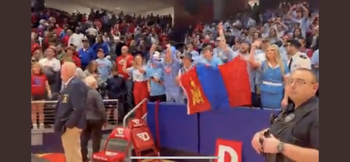 baikap's tweet photo. This is the true spirit of the game. Thank you Daytonians! #MongolianMike @DaytonMBB https://t.co/WNjLmLKKvw