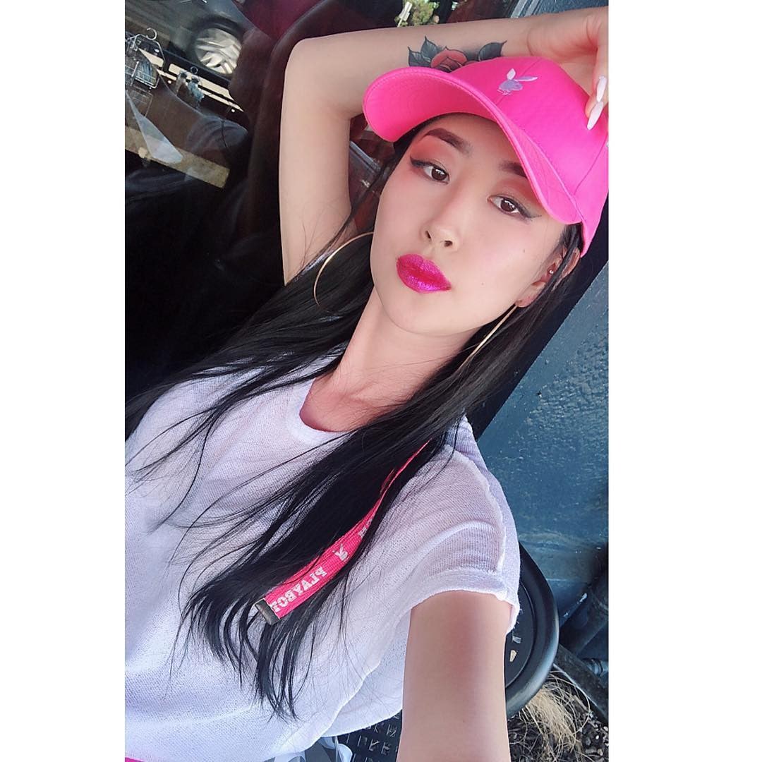 easytopplayer's tweet image. The woman who can create her own work is the woman who will have fame and open destiny.