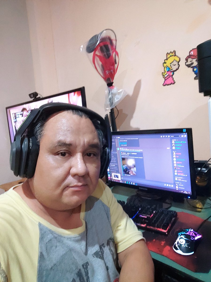 kernelillo's tweet image. Celebrando el 1er año de @Espavlog 
#Hive #EspaVlog #Espaselfie