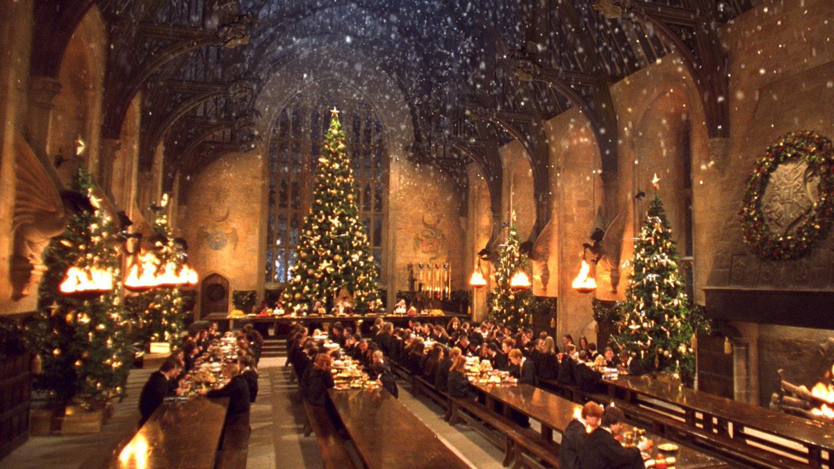 multiversohp's tweet photo. Já passou da hora de “Harry Potter e a pedra filosofal” ser considerado um filme de Natal. https://t.co/w8tUj9FTP2