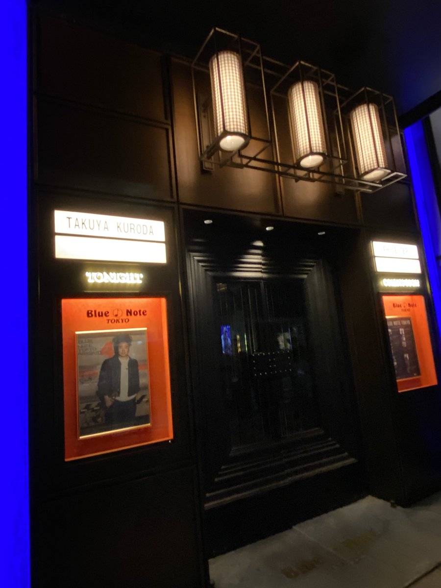 takemas13928201's tweet photo. 2022.11.11
#黒田卓也"#MIDNIGHTCRISP"2nd show
#TakuyaKuroda(tp)#CoreyKing(tb,vo)#CraigHill(ts)#LawrenceFields(p,key)#RashaanCarter(b)#AdamJackson(ds) #ブルーノート東京
ブルーノート公演２日目。東京最終公演。
今日はローレンスさんのピアノやシンセのプレイが相当目立っていた。
(1/3) https://t.co/yrNFx4zXe7