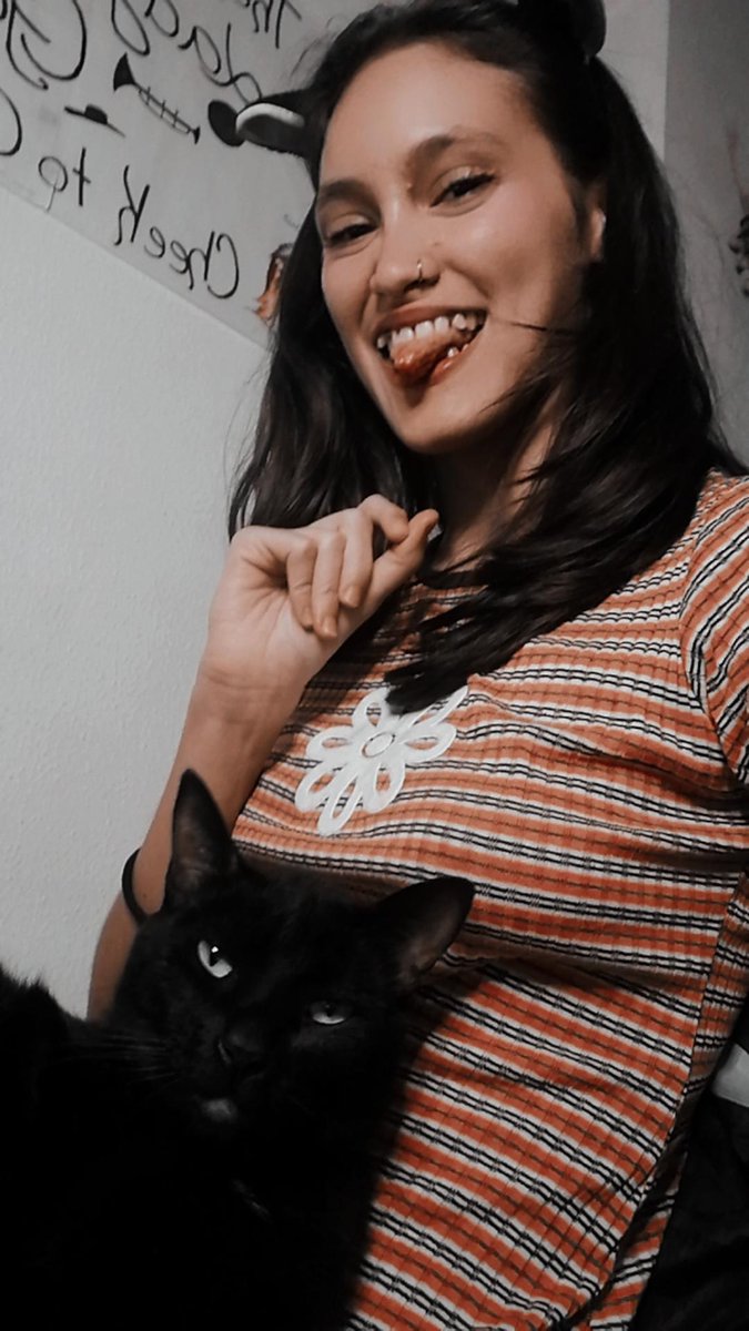 ladyunicorn_6's tweet image. Otra #espaselfie pero ahora con el ñeñito porque él también está feliz por el aniversario de @Espavlog 💙
#hive #espavlog