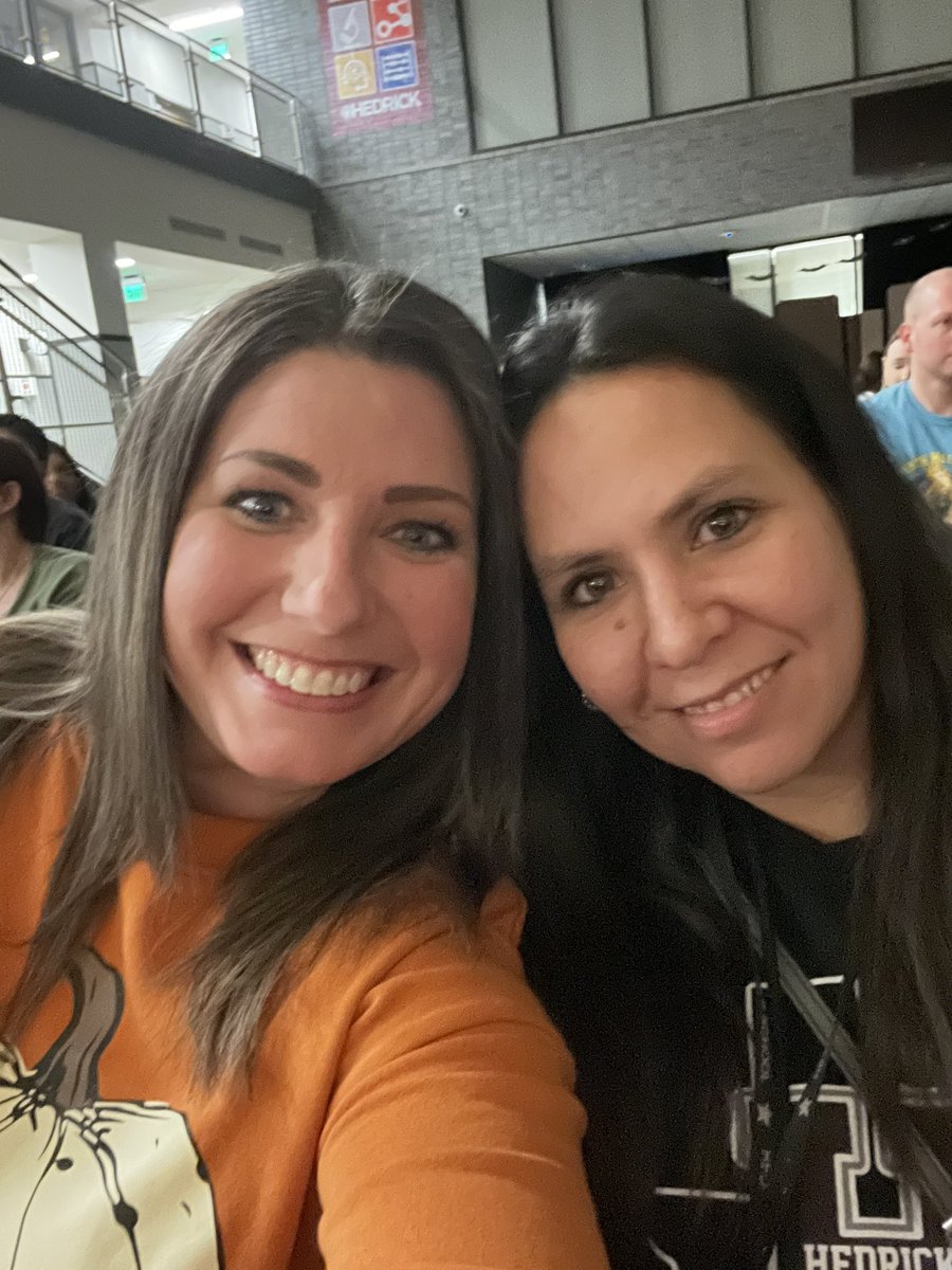 MsBynumHMS's tweet photo. Ms. McLemore and I had to check out the final performance of the The Little Mermaid Jr. @Hedrick_MS supporting our students. They did a fantastic job!!! 🙌🏼 https://t.co/zuV8X8Fubc
