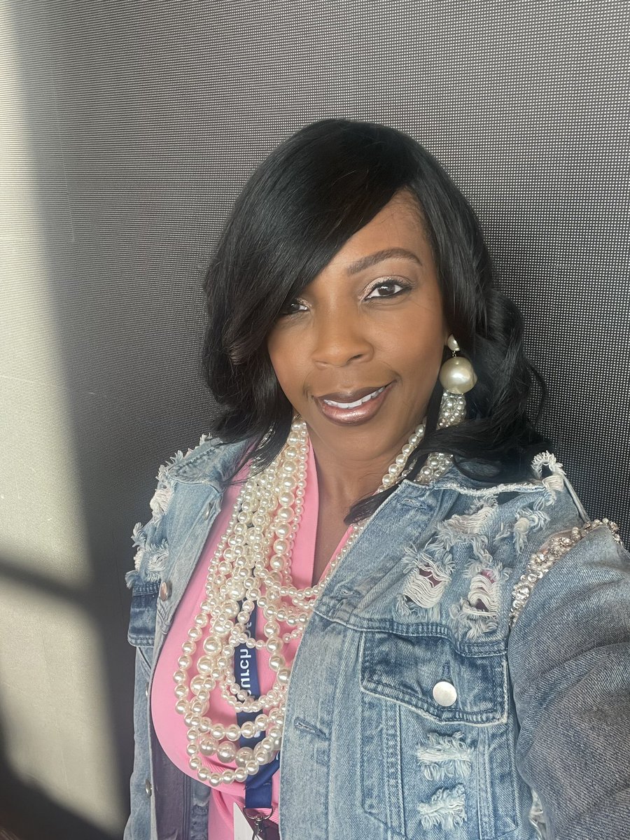jazzminebarber's tweet photo. Hello Queens! I had the esteemed privilege to attend the Queen Vessels for the King 👑 with Lady Karen Clark Sheard @COGICisLIVE #queenvessel #cogic @jdrewsheard_JDS #holyconvocation2022 #pearlsandtennisshoes 👟 https://t.co/p84cFskGva