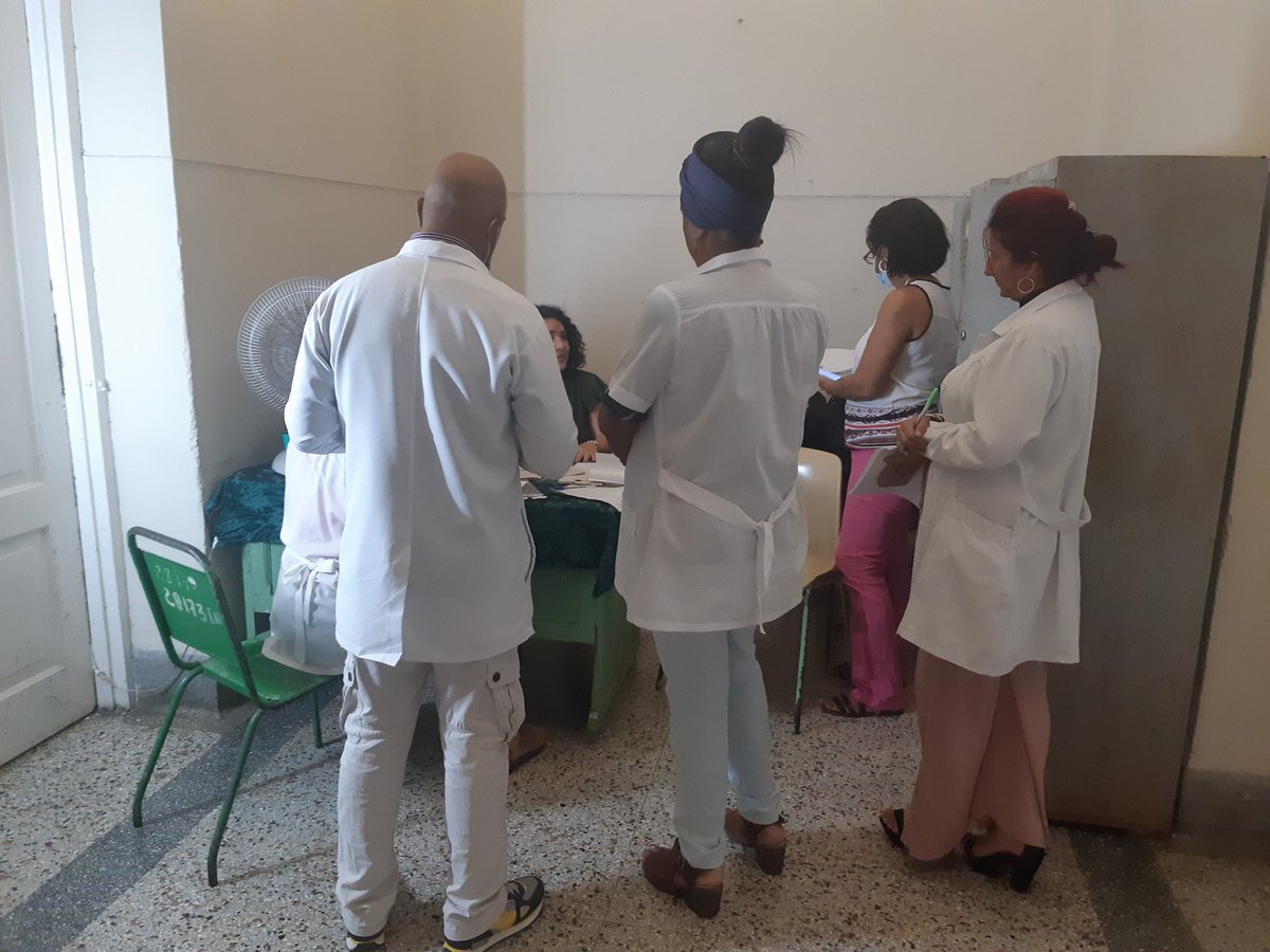 MaternoMatanzas's tweet photo. Visita del ministerio de salud publica. Momento de intercambio y estrategias de trabajo. @ArmandoArechav5 @BernardoQS75 @DiazCanelB @WongCorrales @japortalmiranda @SuselyMorfaG #vamos por mas. Maternidad y paternidad responsable. https://t.co/SM3LFB9MEV