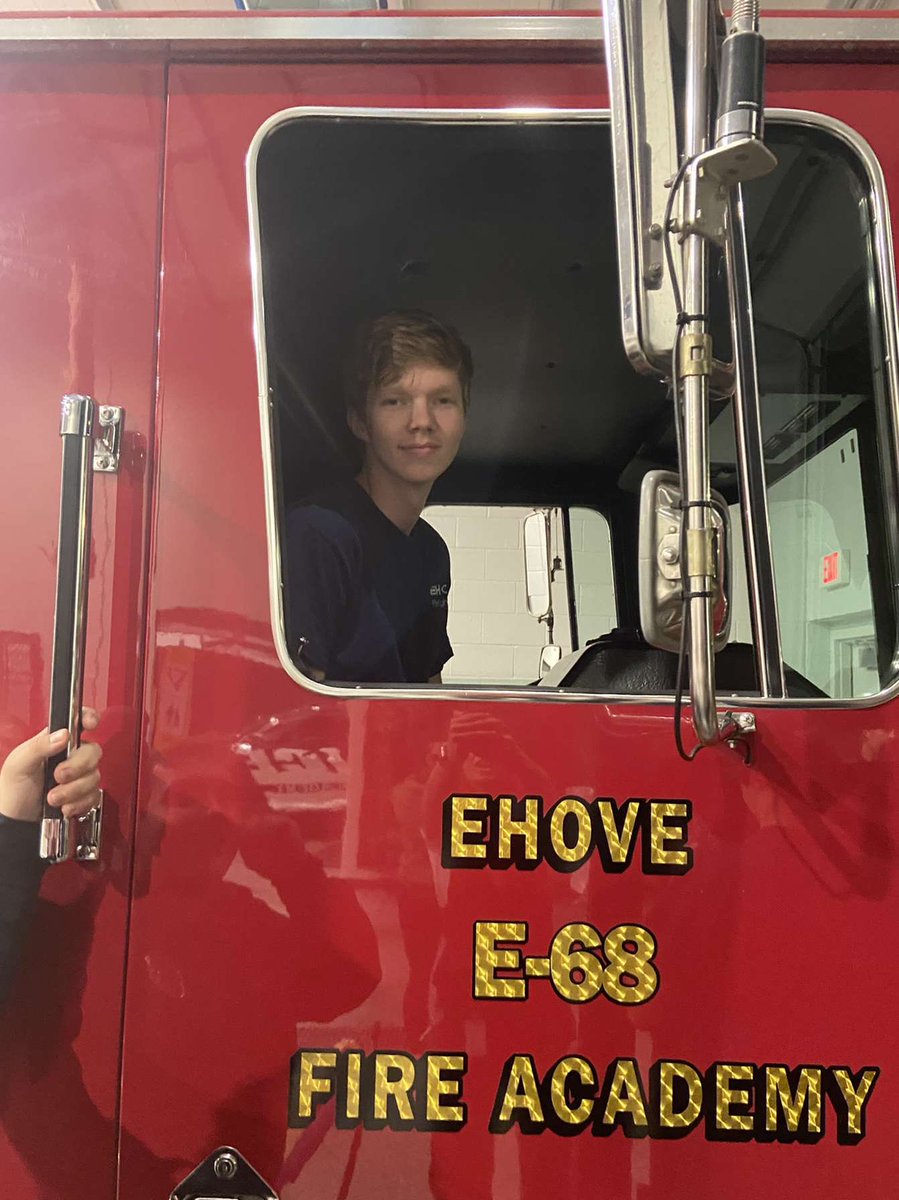 EHOVEffemt's tweet photo. This past week was career days. Here’s some photos of my adventures job shadowing at North Central EMS and Sandusky Fire Department then open house for sophomores 🚒🚑 #EHOVEvips https://t.co/9Xy0IezH1S