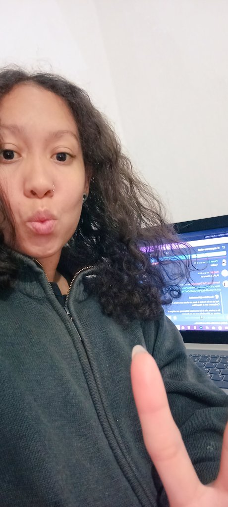 casi_audi's tweet image. Wiii en la fiesta del #aniversario en el #espawow. Muchas felicidades 🎉 @Espavlog  ¡Qué lluevan muchos años más! 🫶
#espaselfie #hive