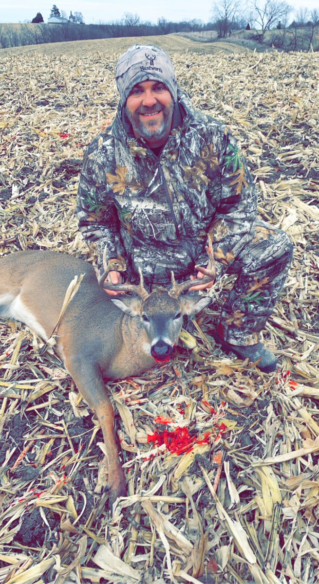 BhgLuke's tweet photo. On Cloud 9.  #FirstBowKill #IowaWhitetails @BearArchery #FirstBuck https://t.co/kNO9mrFLWZ