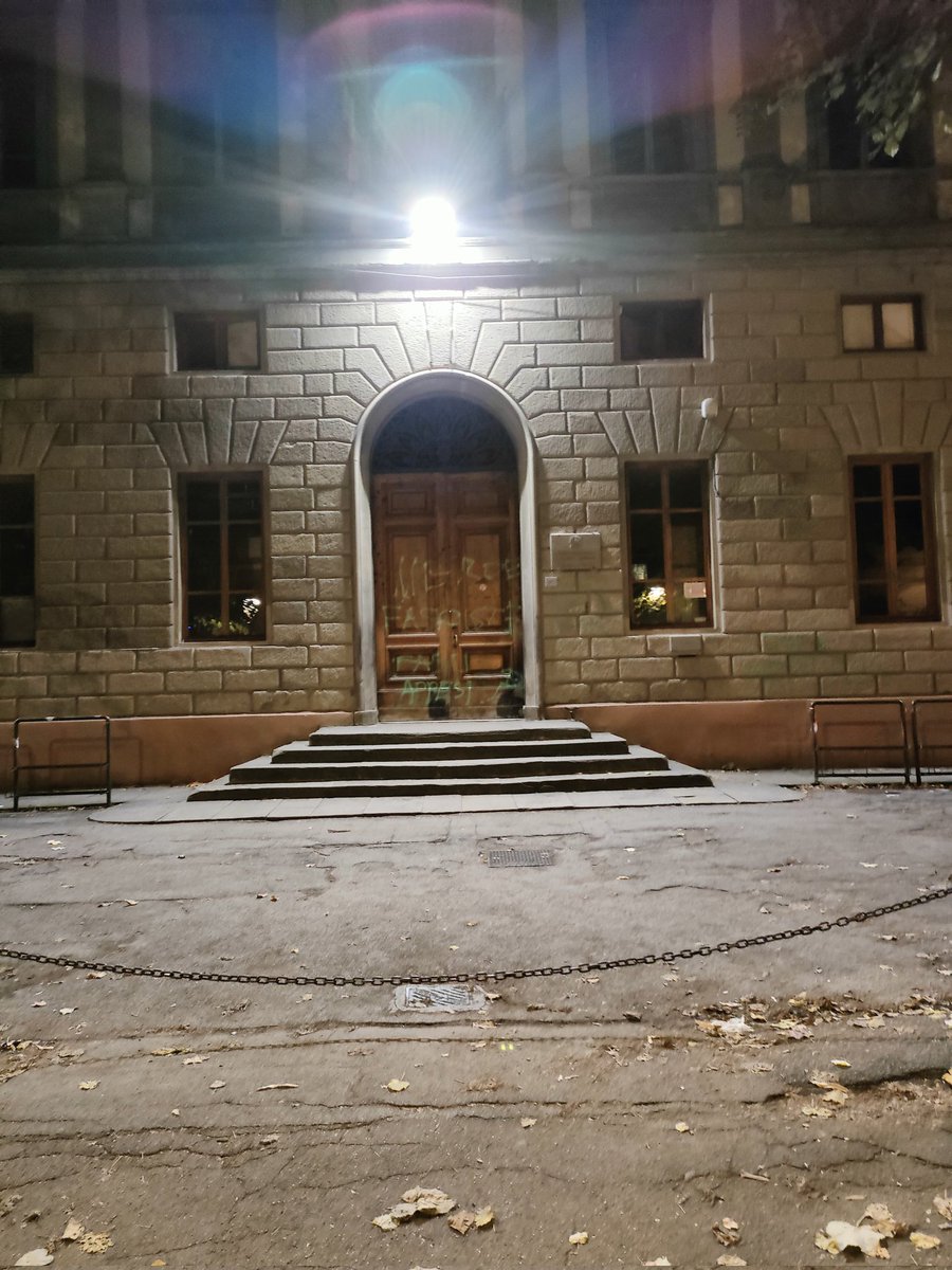 MatteoScarpelli's tweet photo. Ultim'ora (credo) : entrata Duca D'Aosta così in questo momento. #Firenze https://t.co/043FtqyI4A