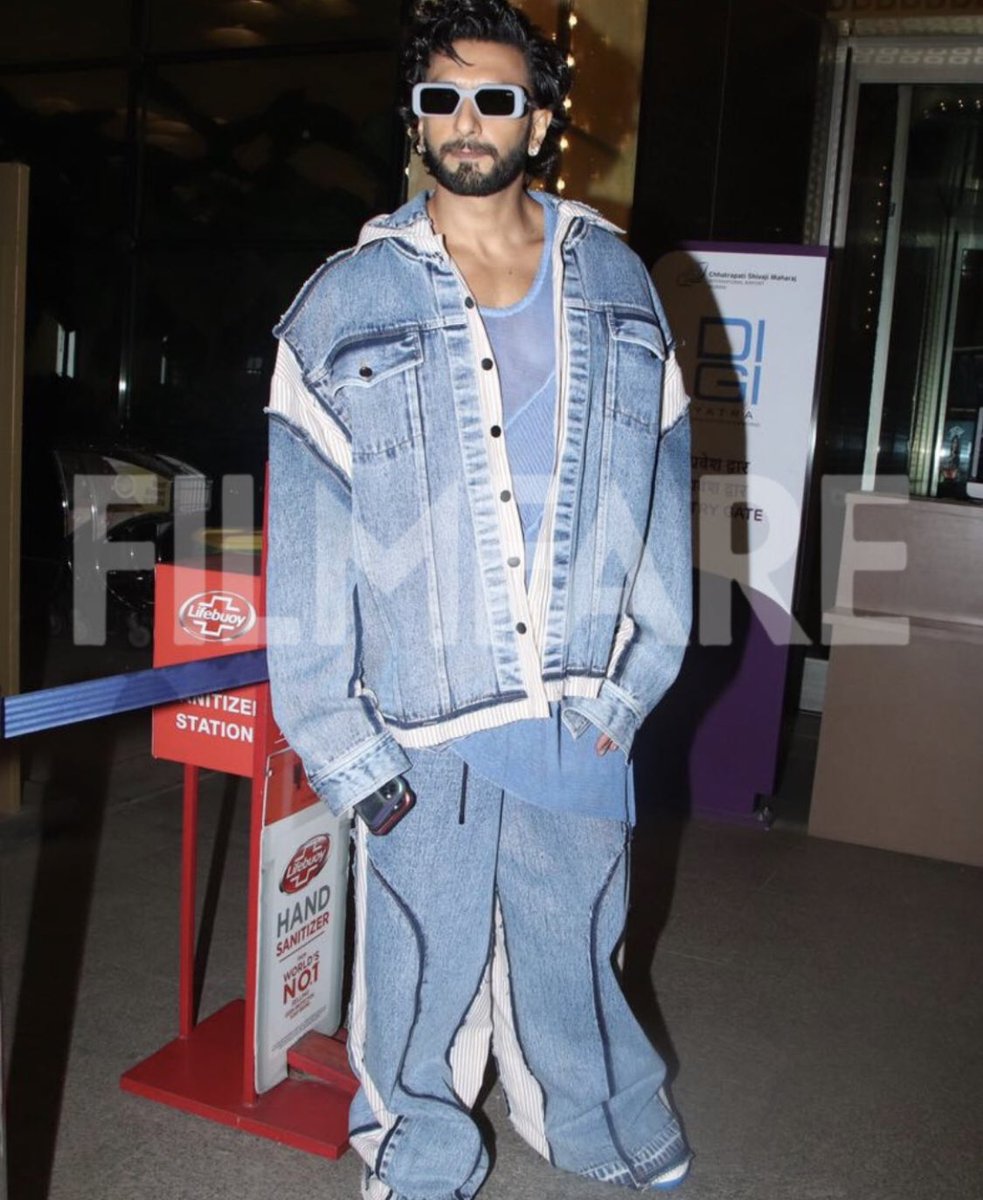 AaoBihar's tweet photo. भाई का दर्ज़ी कौन सा ब्रांड पीता है!! #RanveerSingh https://t.co/pbMjHILShM