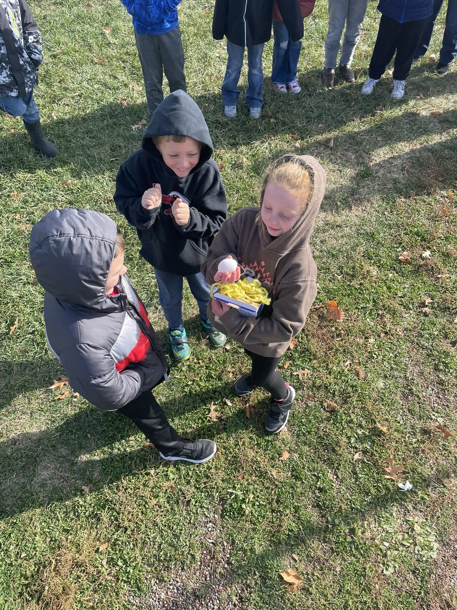 annamvandelft's tweet photo. Exciting day with 2nd graders in the Library today! Students makerspaced egg drop devices after reading “After the Fall.” AND… we dropped them today! @KCR1SCHOOLS https://t.co/X1QjCWCIri