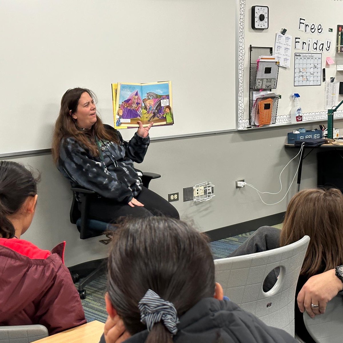 MrsCPark's tweet photo. PTO Reading Rally @FSD79 #bettertogether #fsd79 https://t.co/zdaMpifSDP