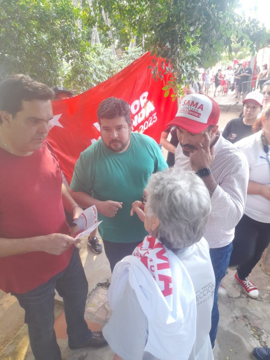lacostasoy's tweet photo. ℹ️NFO POLÍTICA. Gran caminata en la Secc 2, con el Candidato Marcelo Rojas, y parte de su equipo que acompaña a los candidatos a Senador Victor Miranda y el Candidato a Diputado Cristian Samaniego. El equipo acompaña 5 senadores y 3 diputados. https://t.co/E7ivkRmWqX
