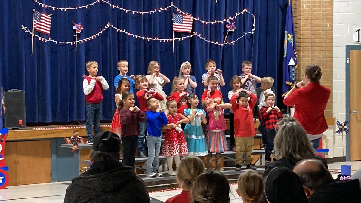 mdhorney's tweet photo. @LaBarberaGlenda @457 @LunaEdu5 @DrMDomin84 @usd457learning Shout out to JB Kendergarten class for their awesome Veterans Day Concert and to 5th Grades special guest speaker, Boatswain Mate Chief Petty Officer (BMC) William J. Geurin who talked to us about his service in the Navy. https://t.co/XvczhiaJzM
