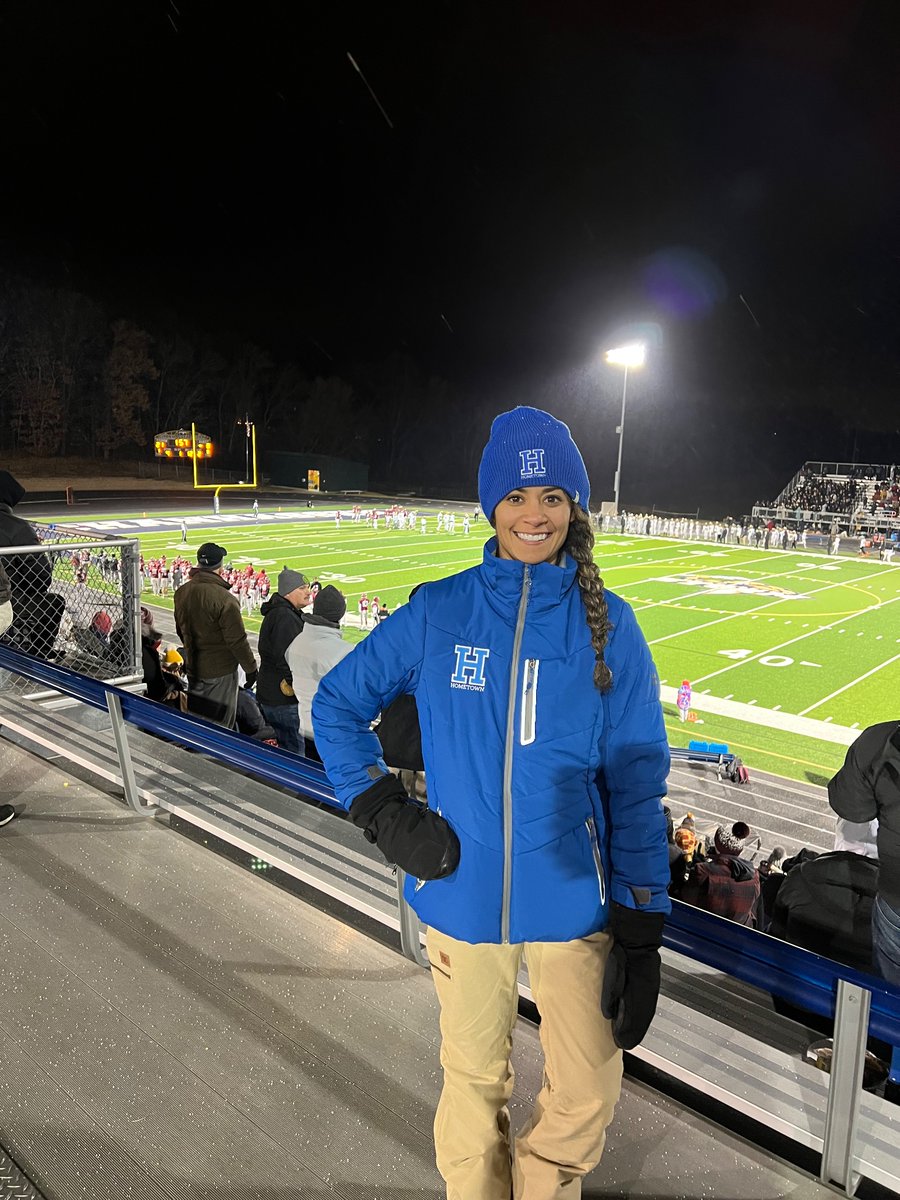 brittnye_mac24's tweet photo. 27 degrees and βοΈ to start off the @MSHSL AAAAAA State Quarterfinals π from Chanhassen! No cold hands by going cashless with @HomeTownTix!!π₯Ά #fastscanshappyfans #mshslfootball #digitalticketing #prepbowl https://t.co/gxW8uoSo51