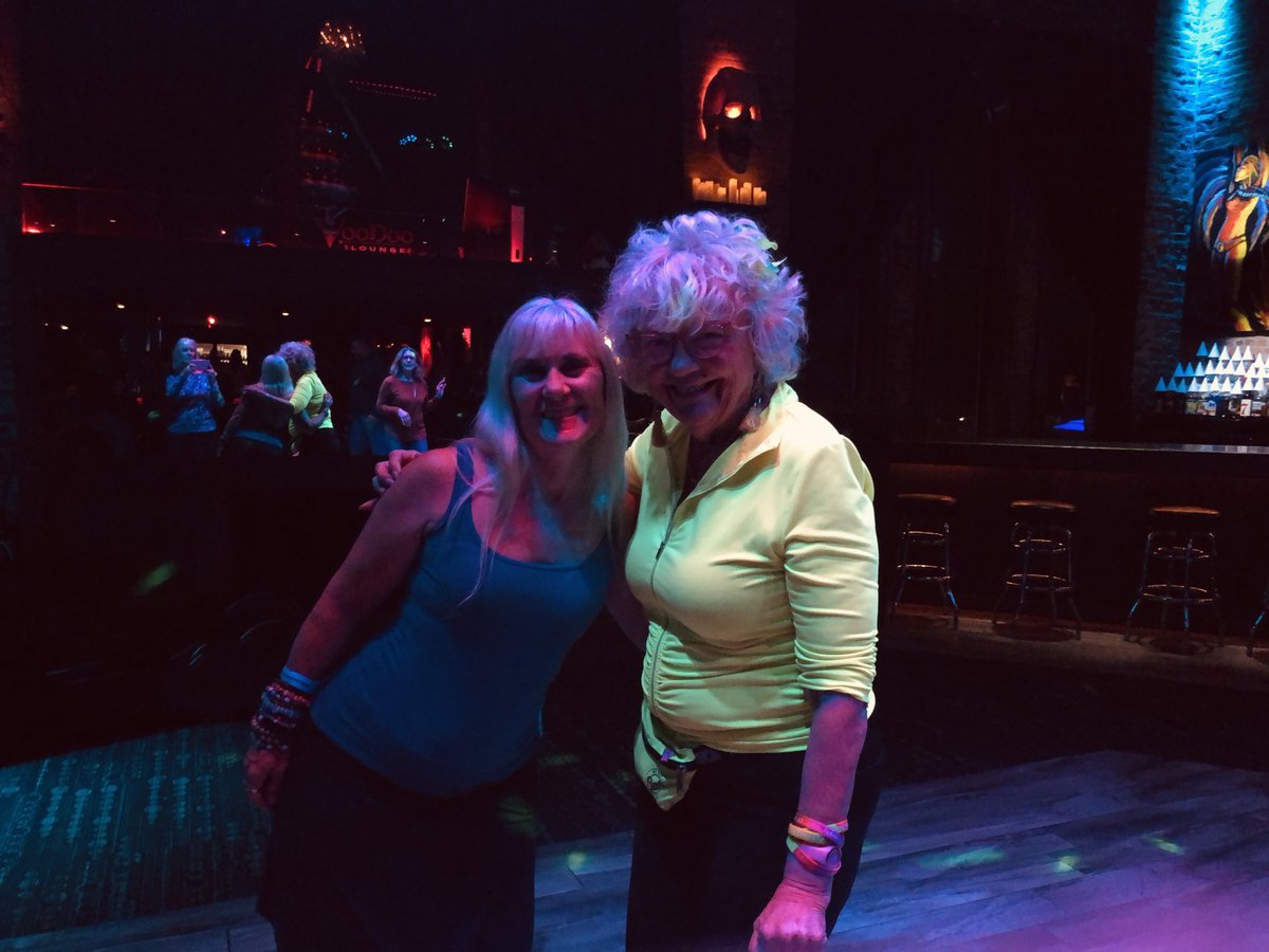NiemanPriscilla's tweet photo. Long challenging week so we boogie🎶💃😘 https://t.co/BIEfwE4vAa