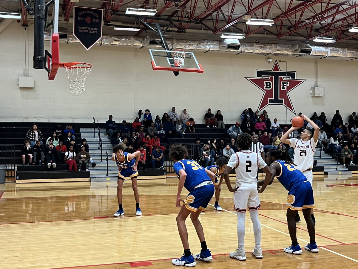 PrincipalTorres's tweet photo. Friday night, basketball π cheerleaders π£ and the Terry Rangers! It doesnβt get any better than this! π―π―π―π₯π₯π₯ @Terry_Rangers @BKRoberson2 @waynemorren @BFTerryCheer1 @LamarCISD #TerryHS #MrTorres #MrTorresTHS #uncompromised https://t.co/no51Mh4irh