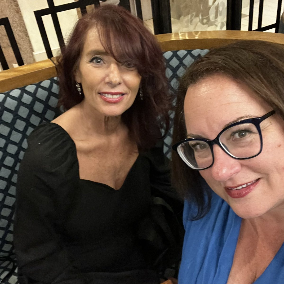 askamycollins's tweet photo. #CrimeBake in Boston is such a joy. So many great friends. Seeing @DonnaRussoMorin made my night. https://t.co/IhC9KUxiYc