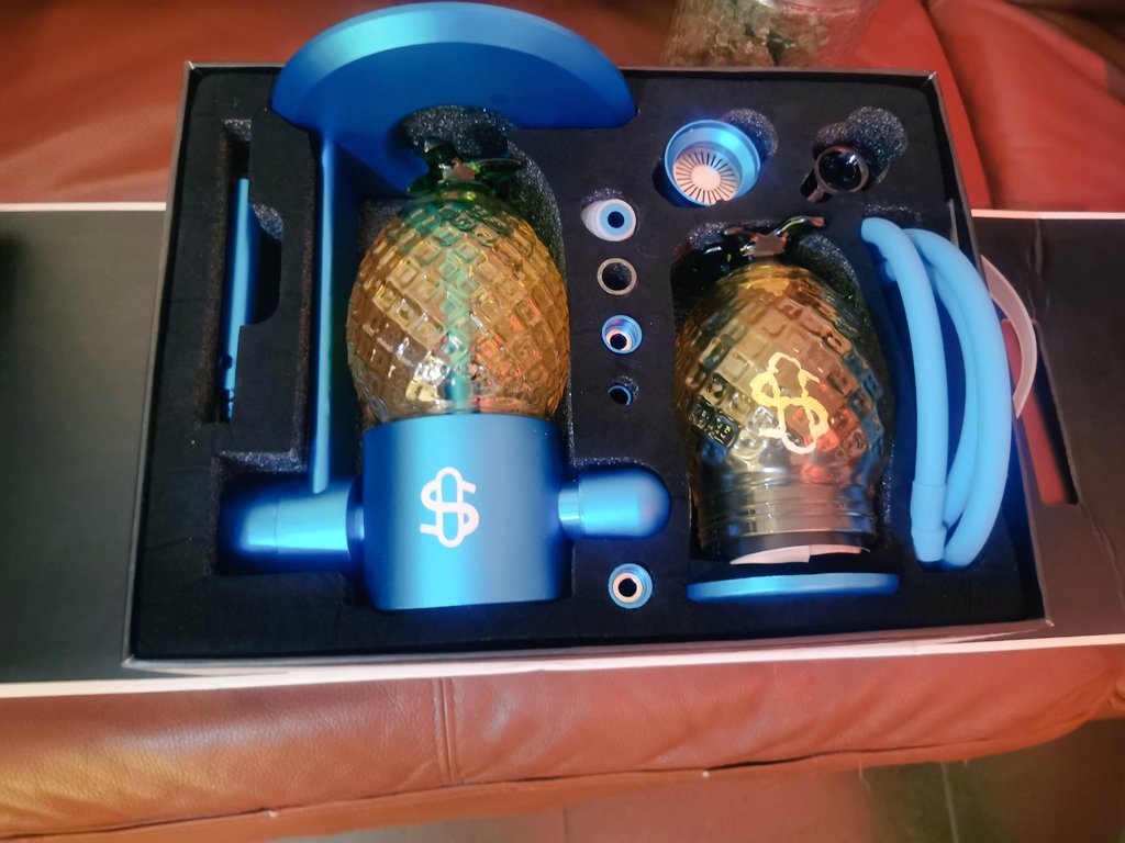 mibuenbenny's tweet photo. Bong gravitacional en forma de piña la del ambiente, vamos a ponernos bien pachecos info dm
#liberal420
#viernesdefumes
#pasele https://t.co/CfkEjZIRIP
