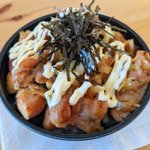 お肉をがっつり食べたい気分のときにもぴったりそう!鶏もも肉を使った「丼もの」レシピ!