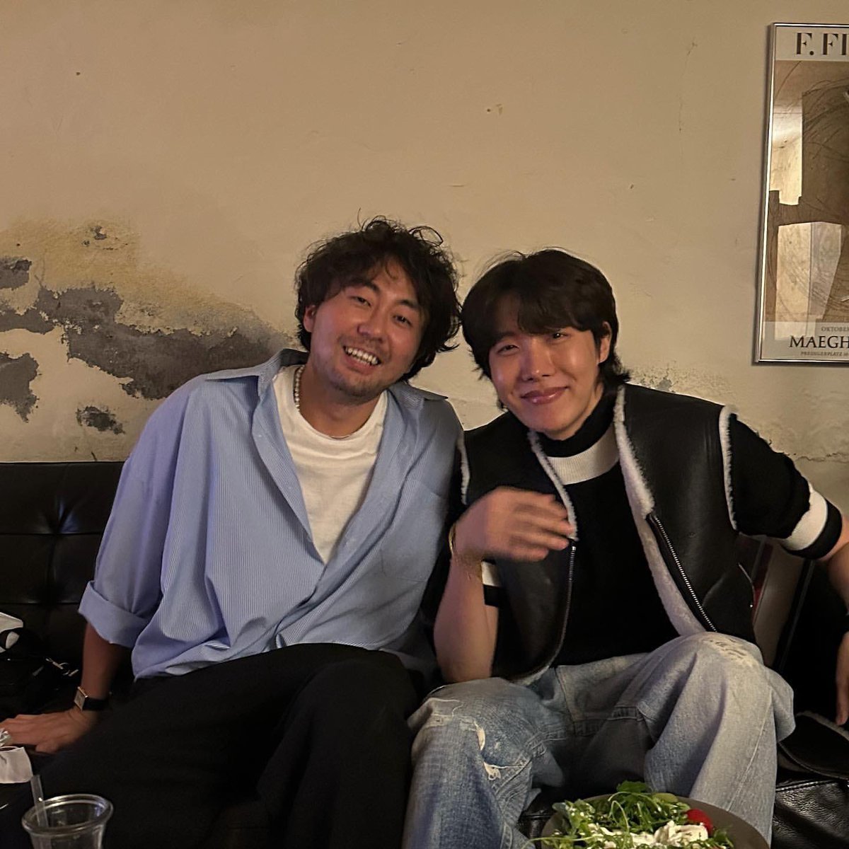 btsbaragi_jk's tweet photo. From Conte De Tulear founder Joohyun Kang’s IG
👤it’s an honor to my family🕊️so nice guy
@/uarmyhope #bts #jhope https://t.co/XFk1PKQBzn