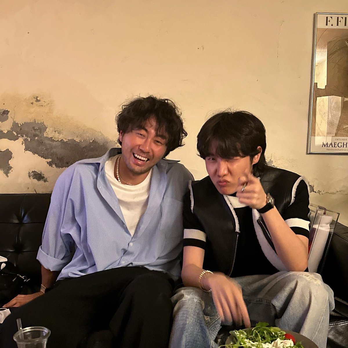 btsbaragi_jk's tweet photo. From Conte De Tulear founder Joohyun Kang’s IG
👤it’s an honor to my family🕊️so nice guy
@/uarmyhope #bts #jhope https://t.co/XFk1PKQBzn