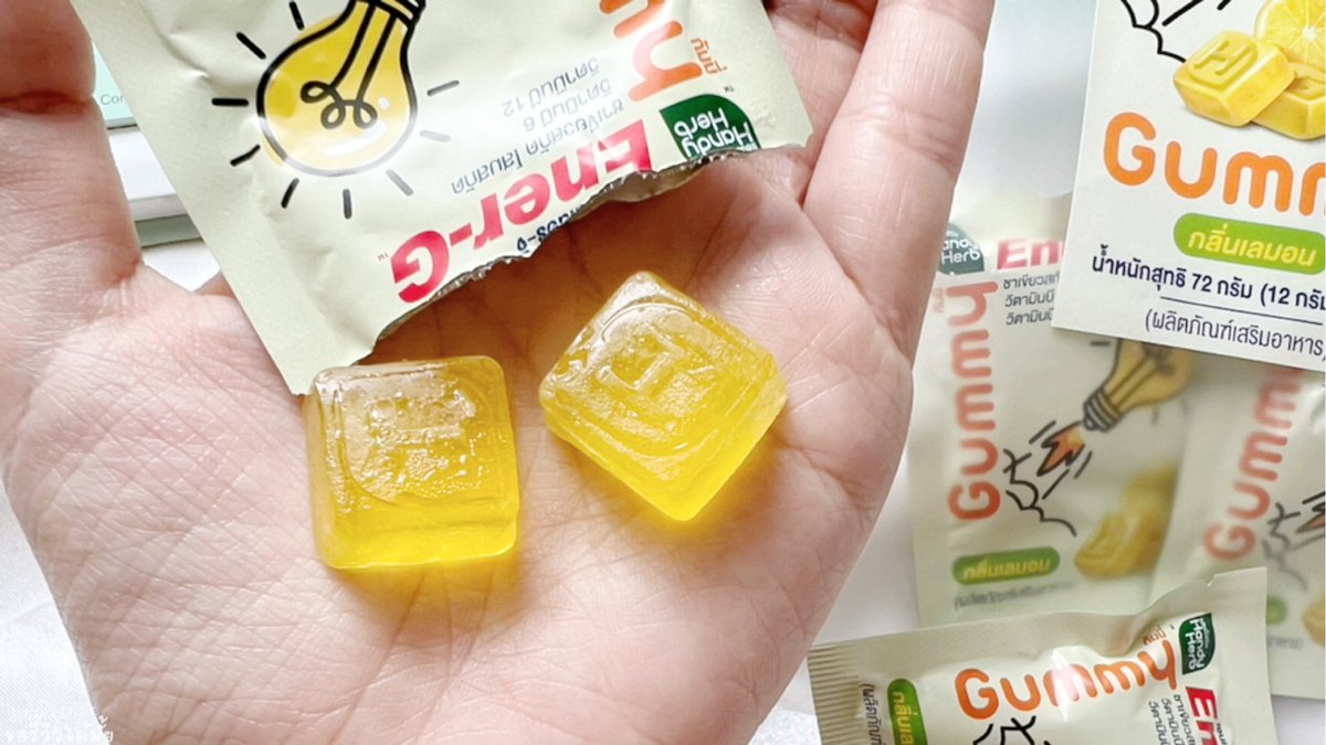 LongdoLoei's tweet photo. บอกต่อไอเทมที่ต้องมีในช่วงอ่านหนังสือเตรียมสอบ Ener-G Gummy กัมมี่กลิ่นเลมอน เนื้อหนึบหนับ เคี้ยวเพลิน รสหวานอมเปรี้ยวเลมอน อัพเอนเนอจี้! ช่วยให้ตื่นเต็มตา สดชื่น กระปรี้กระเปร่า มีสมาธิลุยต่อ ไซส์ใหม่ พกสะดวกง่าย แชร์เพื่อนก็ได้ #EnerGGummySharingPack #ตัวตึงเวลาติว https://t.co/WScpZYUT4C