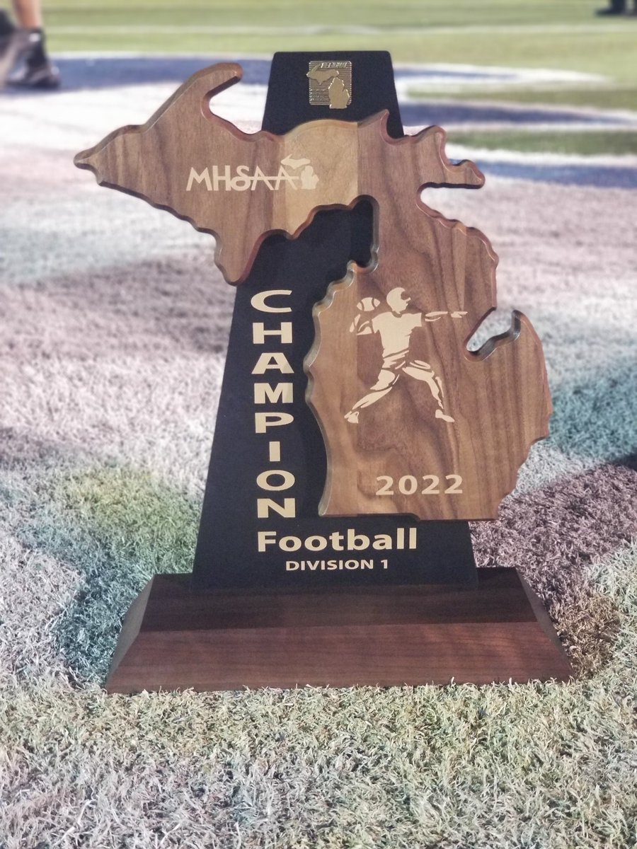Cass Tech 35 Macomb Dakota 21. We are the Division 1 Region 4 Champions and our record improves to 9-3. Next week we will play in the Division 1 semifinals for a chance to go to the State Championship.