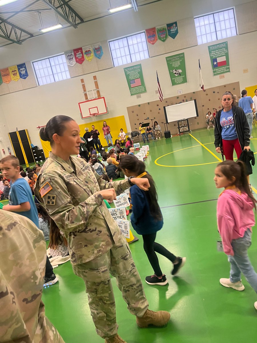 StateRotc's tweet image. Bobcat Battalion #colorguard @tomgreenelementary

CDTs Montano, Mumme, Miller and Perez represented #txst @CityofBudaTX  presenting the colors in honor of those who have served. Happy Veterans Day!