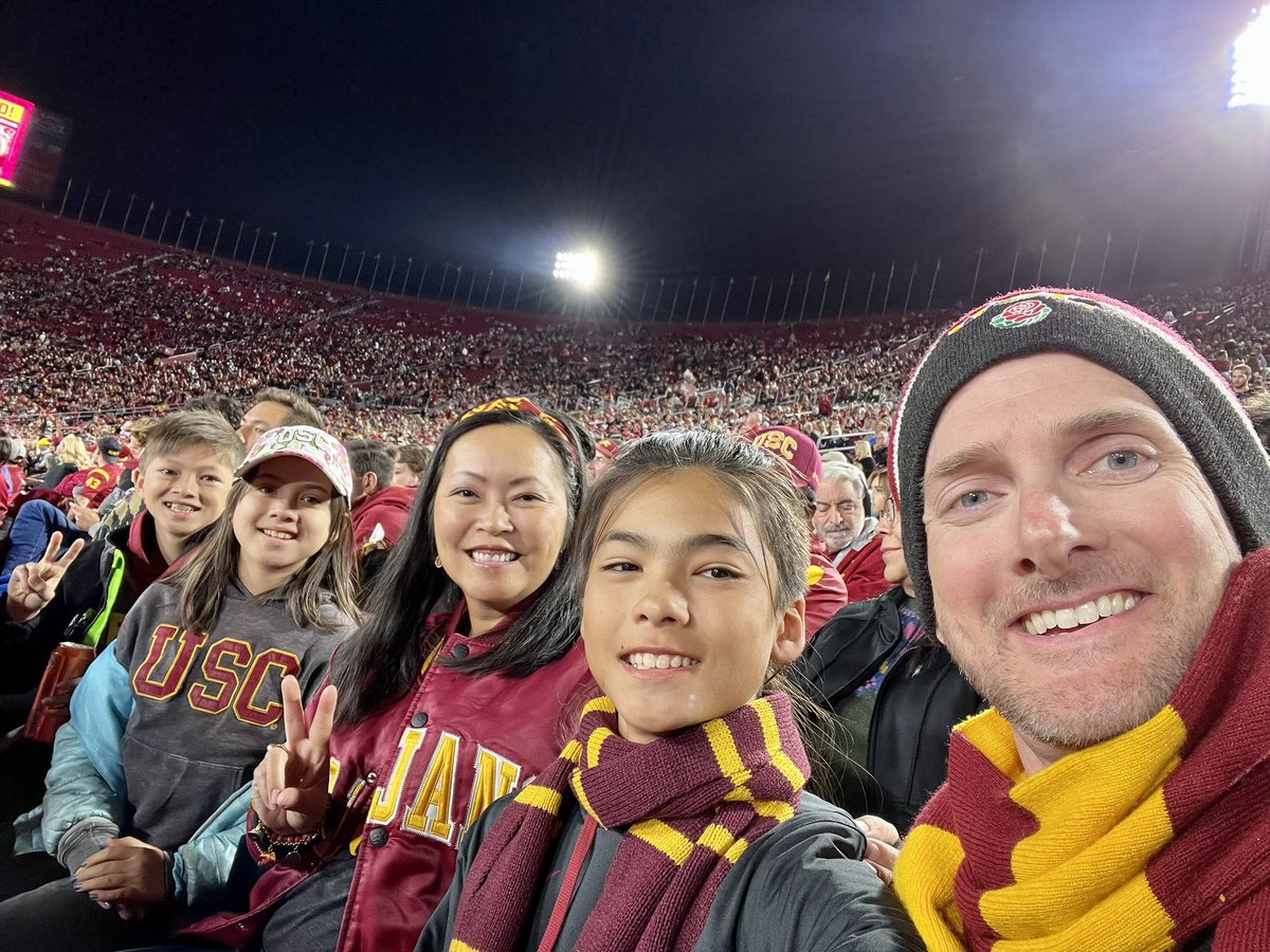 usclynn's tweet photo. First @USC_Athletics home game as a family. #fighton #uscselfie #USC #uscfootball #beatthebuffalos #usctrojans #trojans https://t.co/fpaBEW6WKO