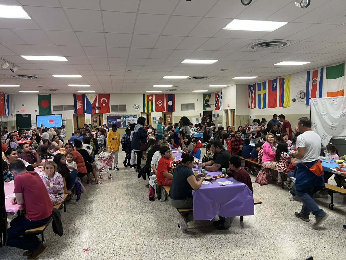 BelindaMCermola's tweet image. #FullHouse at @SullyES_LCPS tonight for #BingoPJNight! What a blast everybody had 🙌🏼 Loved sitting at the #VIPSection where we could watch all the action.