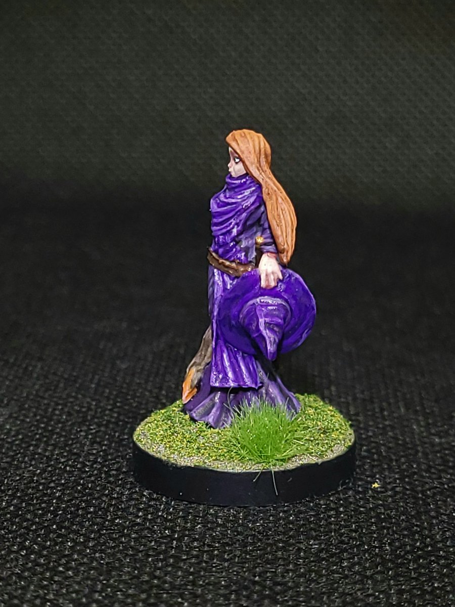 A little late but the last of the Halloween minis I painted.  #wepaintminis #hobbytivity #reaperbones #reaperminiatures #miniatureprinter #miniaturepainting #dnd #dndminipainting #witch