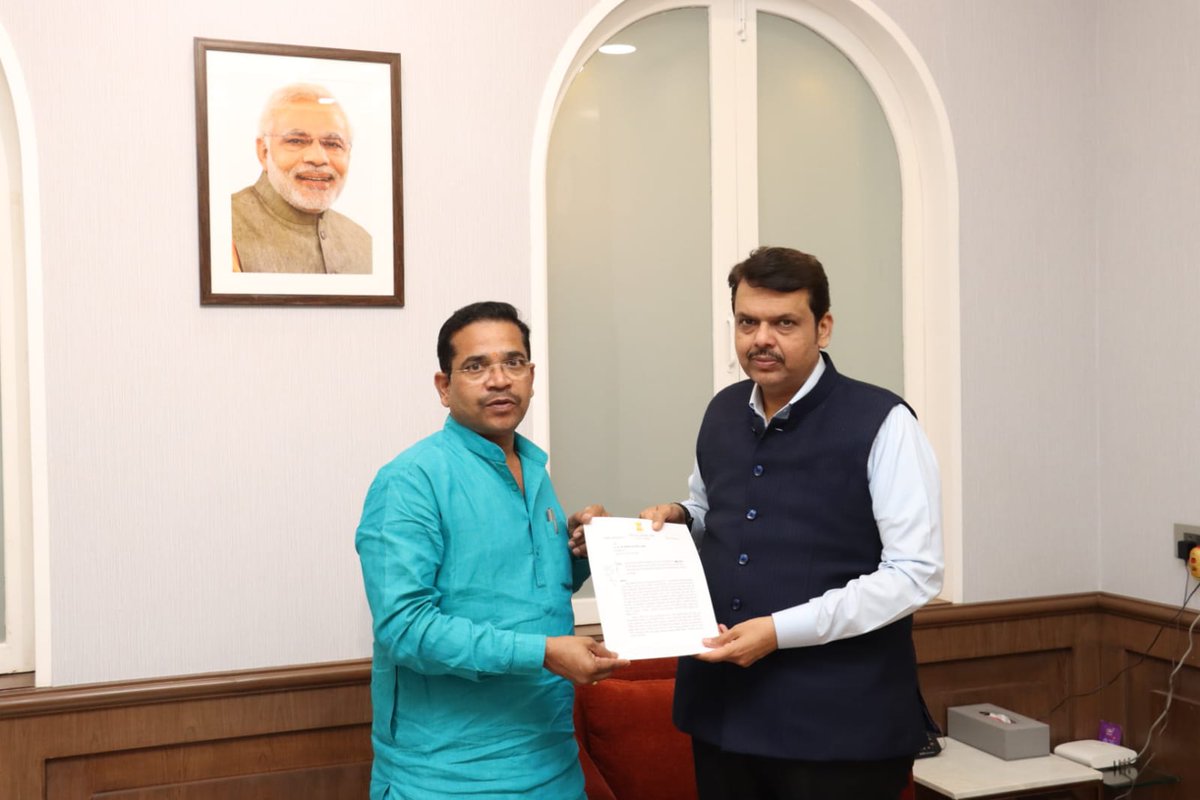 AbhiPawarBJP's tweet photo. एमपीएससी विद्यार्थ्यांच्या प्रश्नांबाबत काल रात्री उशिरा राज्याचे उपमुख्यमंत्री मा श्री @Dev_Fadnavis जी फडणवीस भेट घेतली. राज्यातील लाखो विद्यार्थ्यांनी एसटीआय/पीएसआयची पूर्व परीक्षा दिली आहे. परीक्षार्थींच्या तुलनेत जागा कमी निघालेल्या असल्याने रिक्त पदांचे
1/5 #mpsc #PSI #STI https://t.co/cPUfUpB9yp