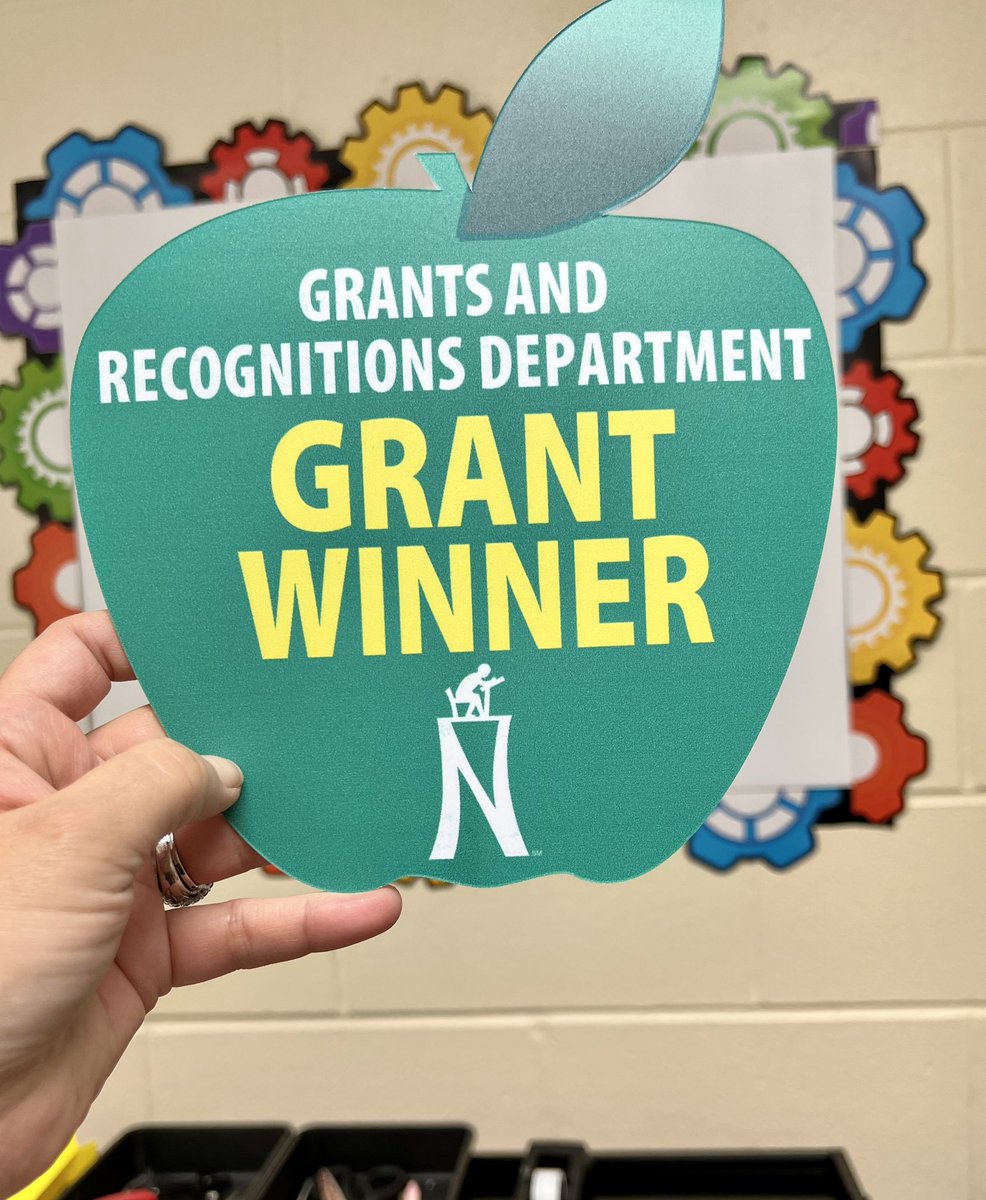 AguiarDriggers's tweet photo. 🐾 @AlamoAFCEA Thank you for the grant and your continued support of our STEM program @NISDDriggers! 🐾 @driggersadmin, @MAlvarez_NISD,@NISD_grants https://t.co/XEhHfNvjT3