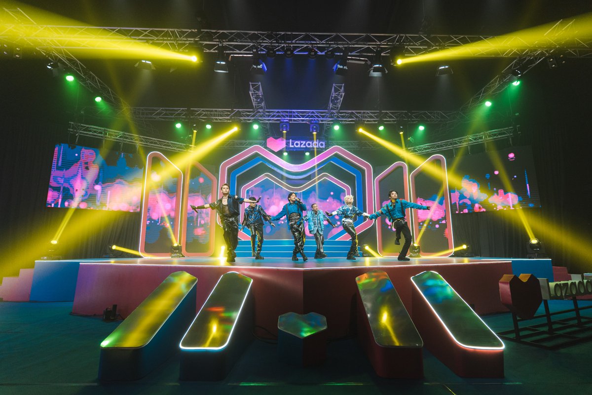 Please Say U Love Us, Magiliws 🙏😉

Here are some of our favorite shots from <a href="/Official_ALAMAT/">ALAMAT ᜀᜎᜋᜆ᜔ 🇵🇭</a>'s pak na pak na performances in #Lazada1111SuperShow 🔥 

#LazadaBiggestSale #LazadaPH1111 #LazadaPH