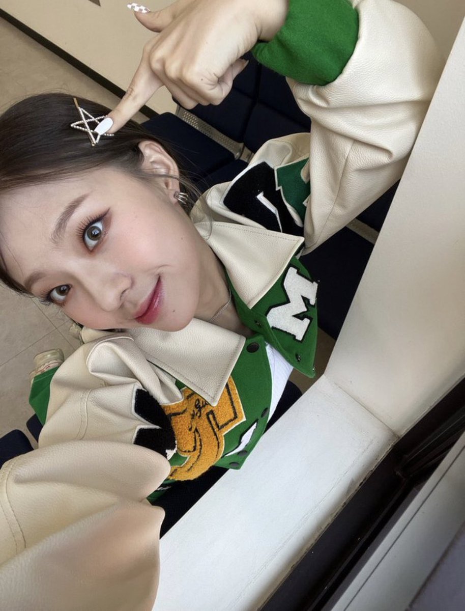 Our beloved star

#ICHILLIN #아이칠린 #CHAERIN #채린