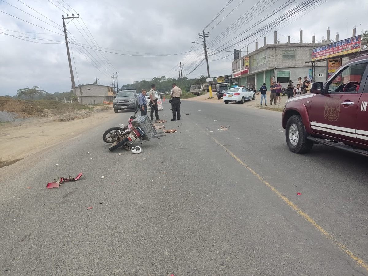 bomberoslosbanc's tweet photo. Hoy se registró un accidente de tránsito entre una motocicleta y una camioneta; el conductor de la de moto fue trasladado al centro de salud para su respectiva atención médica, el hecho sucedió  a la altura de la lotización Brisa del Río Blanco #SiempreAlServicioDeLaComunidad https://t.co/S1gppNKiI1