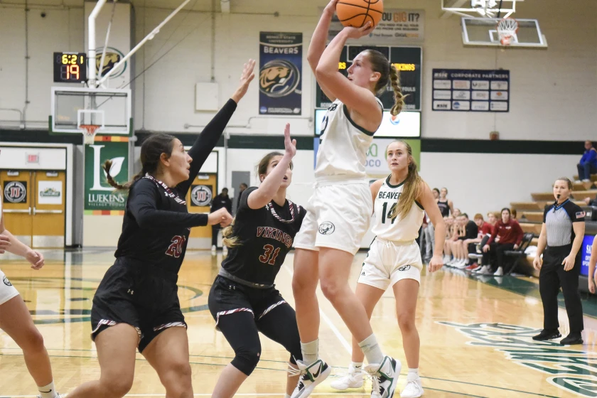 BemidjiSports's tweet photo. WOMEN’S BASKETBALL: Sam Pogatchnik steadies Beavers for season-opening win https://t.co/l9TP8Jm4Mo https://t.co/8Aa9GBCcuO