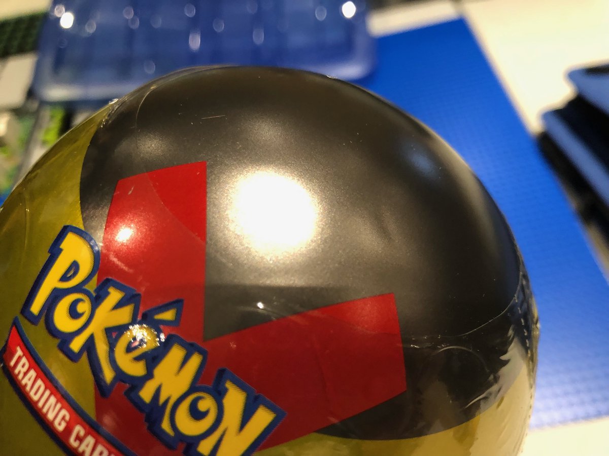 Wayne_Pau's tweet photo. @WalmartCanada - I bought something from #BlackFriday sale online. The item was final sale, but clearly was damaged in transport. (They were rolling around in a much bigger box when it arrived.)

Now when I call customer support via phone they said contact the manufacturer? https://t.co/uOCw9PjSTY