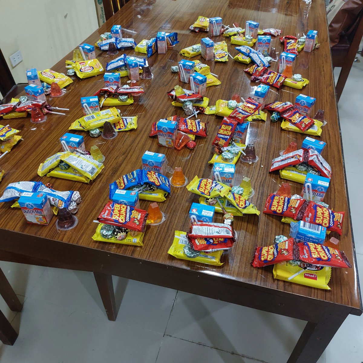 jslsprogram's tweet image. — #jslsprogramproofs 

Eto po yung laman ng mga ido-donate for kids. thank you sa volunteers na nag groceries and nagpack!
