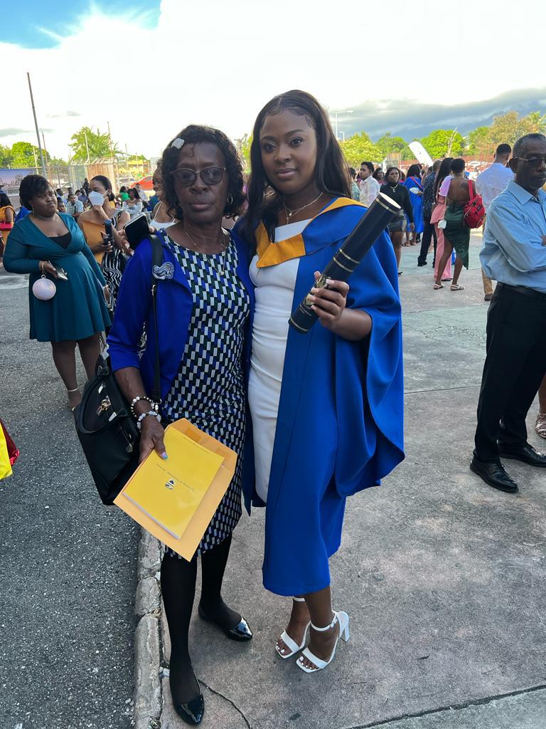 KadianHart's tweet image. #ProudMom #MsGraduate 👌😇❤️😘🎓🥂🍾