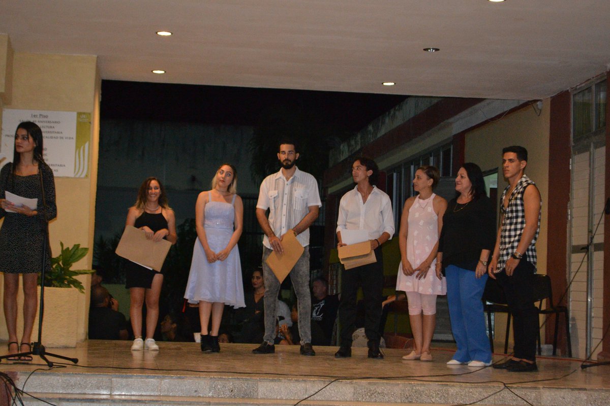 FeuFacing's tweet photo. En la noche de ayer concluyó el festival de artistas aficionados🎭 en la @univholguinera y la Facultad de Ingeniería contó con premios de Oro 🥇 en locución, artes visuales y música. Felicidades a todos los premiados 🥳 https://t.co/fHJOH8ZqNk