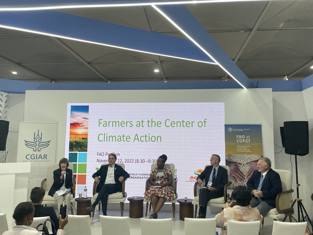 HAPPENING NOW at @COP27P !

#WFO Members @NASFAM1 🇲🇼 CEO Betty Chinyamunyamu & Neils Peter Nerring, @spisekammeret 🇩🇰 joining 'Farmers at the Center of Climate Solution' SE, organised by #WFO, @SfLDialogue, @ifoamorganics & #NDCCS

#Farmers4Climate #FarmersInAction #COP27