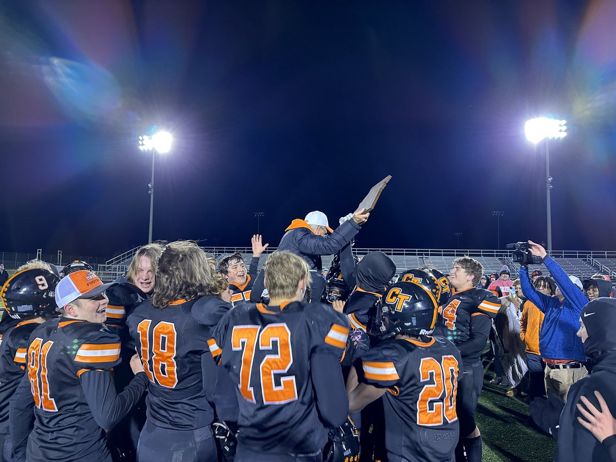 CHS_Tiger_FB's tweet photo. District Champs!!!  Tigers win 22-16! https://t.co/tqxt4rB9Xd