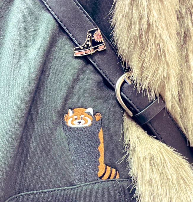 今日はおにゅーのパーカーワンピレッサーパンダが威嚇してるの可愛くて気に入ってる 