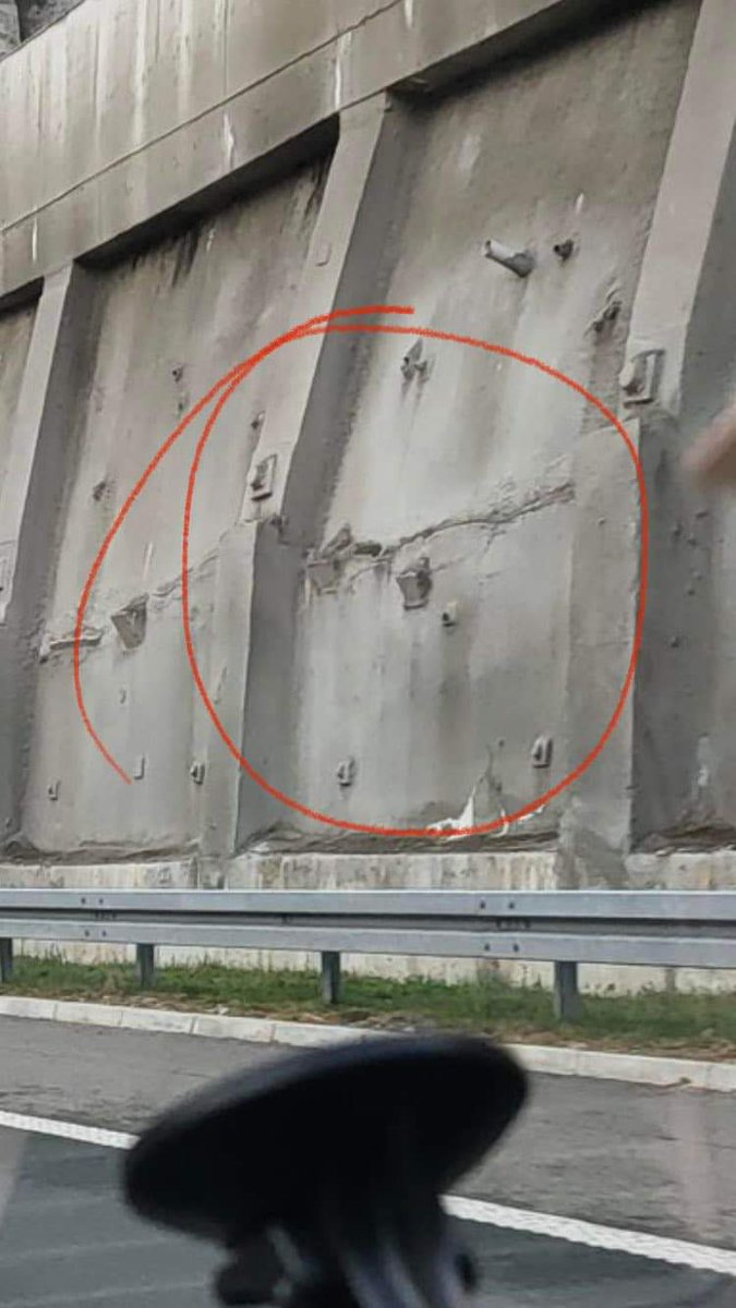 Fantoom19's tweet photo. @sns_srbija @avucic Izgleda da Grdelica jeste. Nesposobniju, a pokvareniju i lopovskiju vlast od vas, Srbija nikada nije imala. https://t.co/ByzGCewDWX
