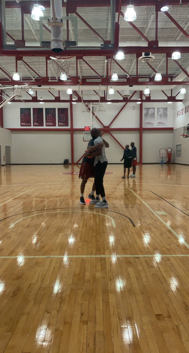 allbusinesspat's tweet photo. I told you guys, when I snapped this flick of @khalifbattle24 that Temple was going to do some special things this year. The culture on Broad street is unbelievable and it’s really starting to show. #TempleTuff #TempleHoops https://t.co/OTuo5H3dCw