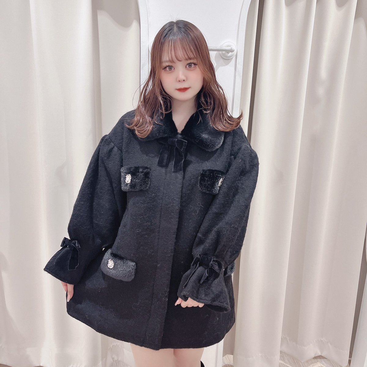 Swankiss_nagoya's tweet photo. 🖤11月12日発売🖤

barbie C/T
color♡WHT/F.PNK/BLK
price♡¥18,150(税込)

名古屋店先行受注でも大人気だった
コートが登場致しました 💗🎀💗🎀

フレア袖に配色のベロアリボンや
フラップのビジューがポイントです🫶�� https://t.co/lClc0Hak3u